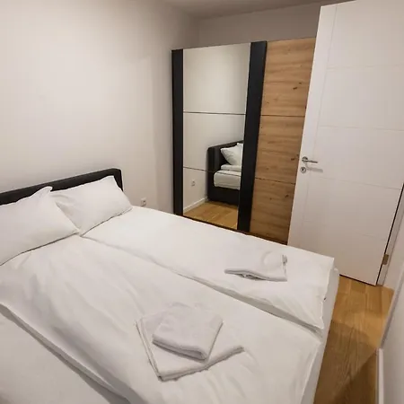 Uz Stazu -snjezna Dolina *