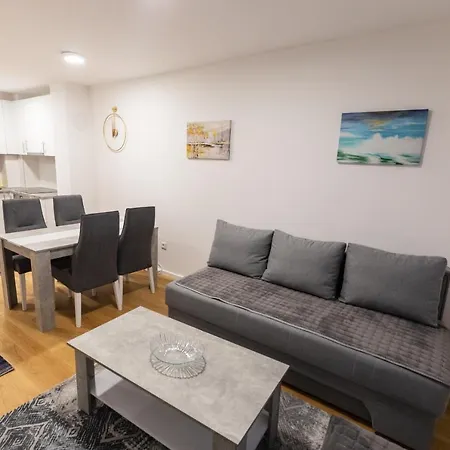 Uz Stazu -snjezna Dolina