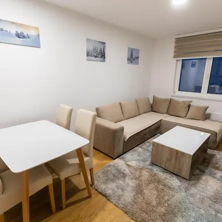 Uz Stazu -snjezna Dolina